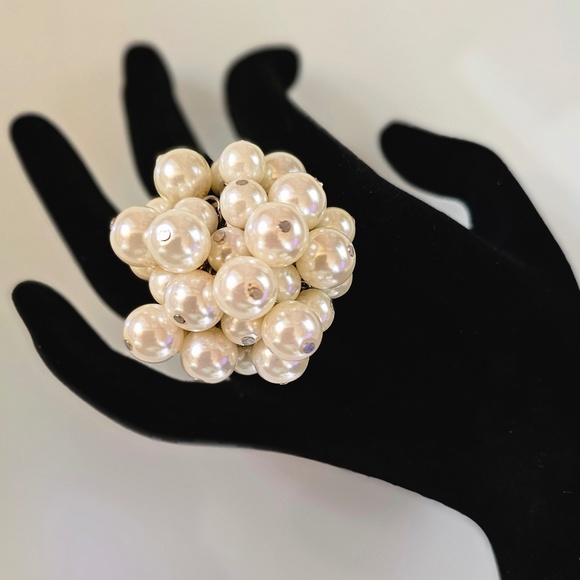 Faux Pearl Ring - Picture 3 of 7